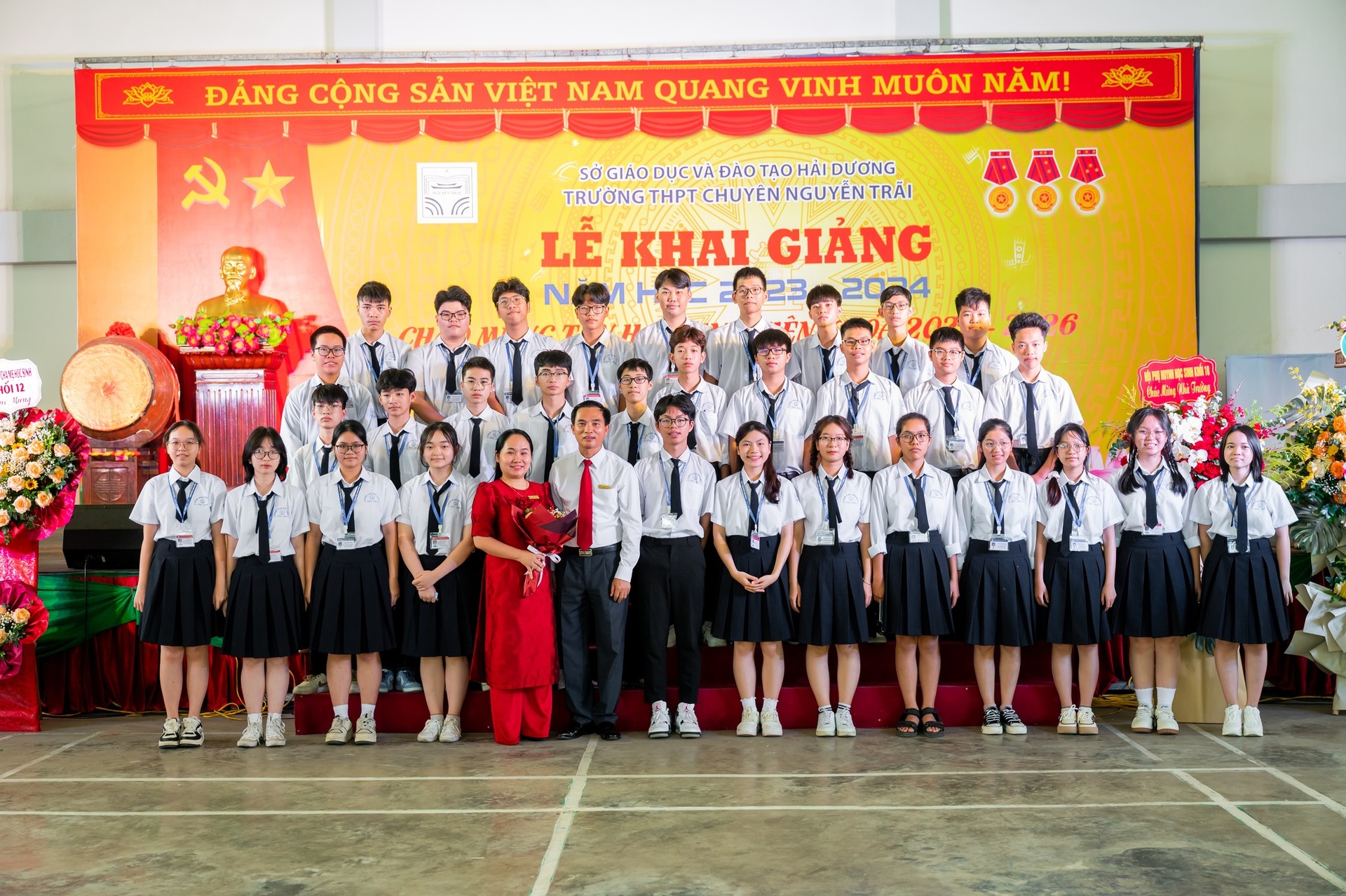 Nhấn để phóng to
